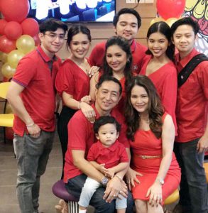 Si Maine kasama ang pamilya copy