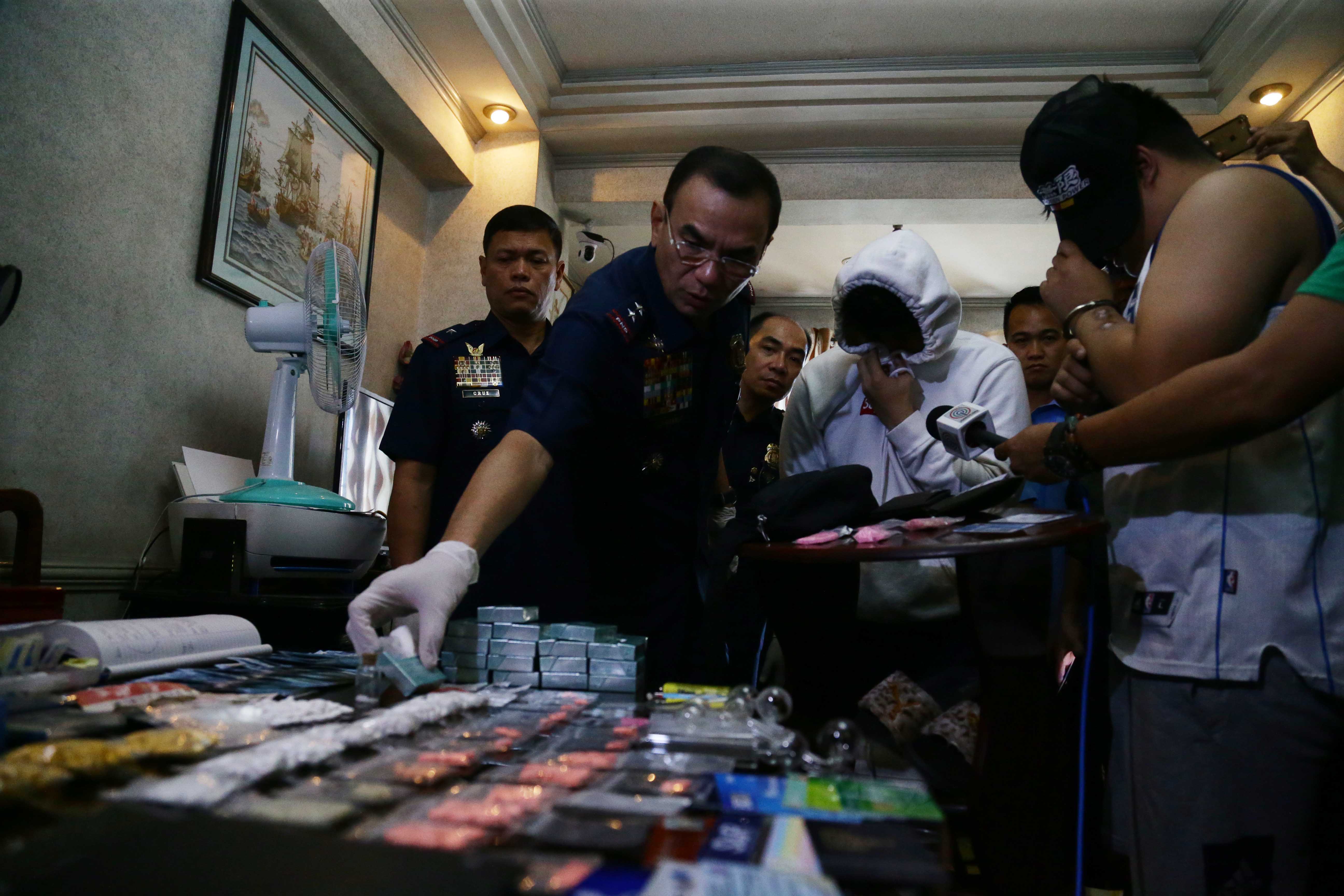 P2-M party drugs, nasamsam sa 2 studes