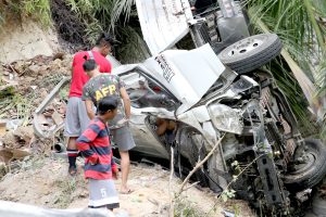 SELF ACCIDENT – A truck lost its brake and crashed on the road barriers in Sitio 36, Brgy. Dianawan, Maria Aurora, Aurora Sunday afternoon (April 28, 2019). The driver lost conscious inside the truck after declared dead-on-arrival. (Photo by: ERWIN BELEO)