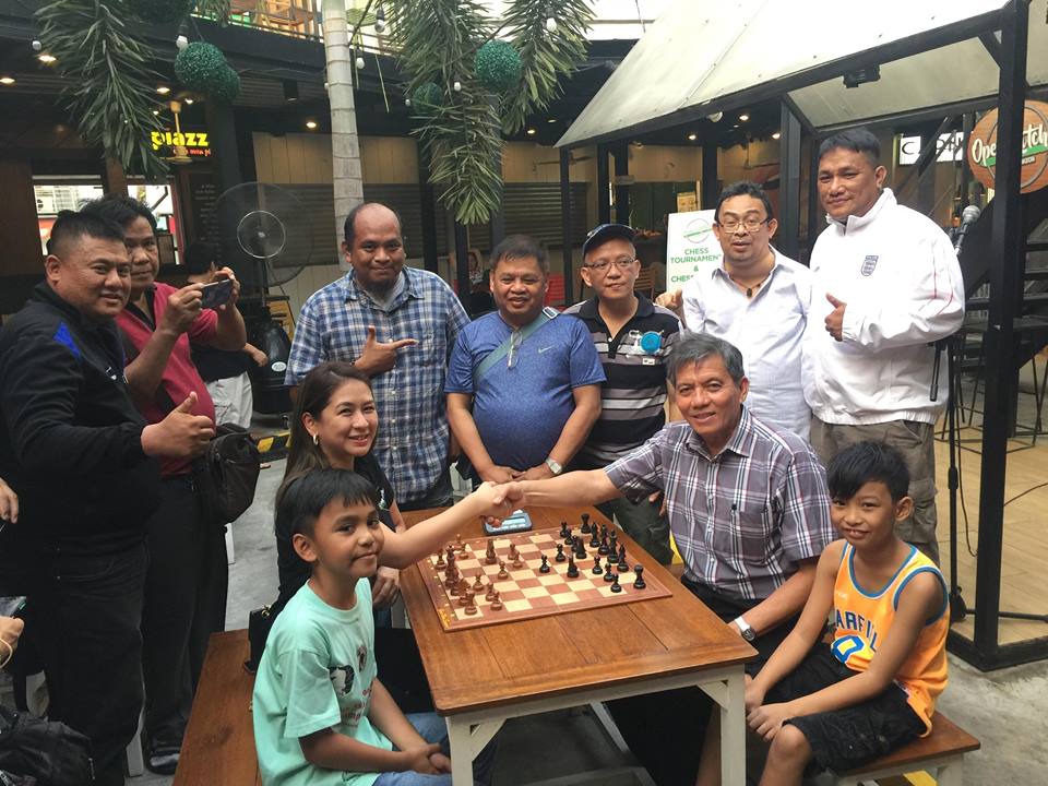 Three-Way Tie sa Open Kitchen rapid chess