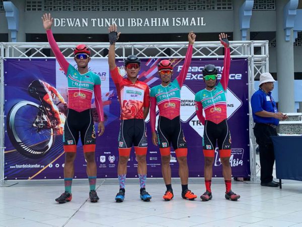 7-ELEVEN CLIQQ! Matikas na nakihamok ng 7_eleven Cliqq cycling team sa Tour of Thailand, isa sa 2020 Olympic qualifying tournament na UCI 2.2 tournament kamakailan. Tinanghal na Best Asean rider si Marcelo Felipe na tumapos na 7th overall individual (35pts), habang nasa ika-5 puwesto sa individual category si Dominic Perez.