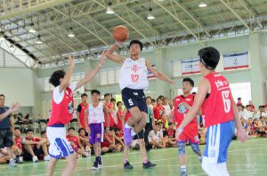 PAKITANG-GILAS ang mga batang kalahok sa ikalawang araw ng pagsasanay sa JR. NBA Philippines Regional Selection Camp sa Butuan City.