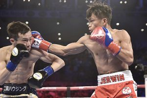 Funai at Ancajas sa kanilang IBF super-flyweight title fight sa Stockton, California. ALVIN GO