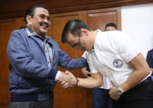 Outgoing Manila Mayor Joseph Estrada at Mayor-elect Isko Moreno