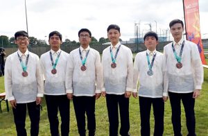 WAGING-WAGI Sa contributed photo na ito, nakahilera ang mga kinatawan ng Pilipinas sa 60th International Mathematical Olympiad na sina (mula sa kaliwa) Immanuel Josiah Balete, Andres Rico Gonzales III, Vincent Dela Cruz, Bryce Ainsley Sanchez, Sean Anderson Ty at Dion Stephan Ong, matapos ang awarding ceremony sa Bath, United Kingdom, kamakailan.