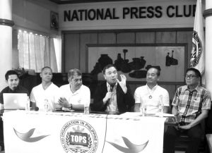 SINA Kings of Court advocate Rapper Mike Swift at Cholo Legisma (kaliwa).