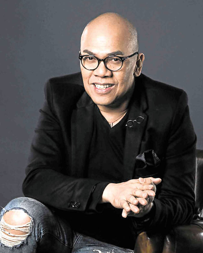 Glitters dinala sa 'heaven' si Boy Abunda