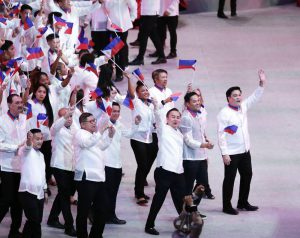UNITED! Dumagundong ang Philippine Arena sa hiyawan at palakpakan ng crowd nang pumarada ang Team Philippines, sa pangunguna ng mga sports officials na sina PSC Chairman Butch Ramirez, Commissioners Ramon Fernandez at Charles Maxey, POC President at Tagaytay Rep. Bambol Tolentino, Senators Francis Tolentino and Migz Zubiri at Polo player Rep. Mikee Romero sa opening ceremony ng 30th SEA Games Sabado ng gabi sa Bocaue, Bulacan.