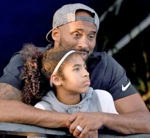 LARAWAN ng kapanatagan si Kobe Bryant kasama ang anak sa isang pagdalo nila ng laro sa NBA. Pumanaw ang dalawa kasama ang pitong iba pa sa helicopter crash nitong Linggo.