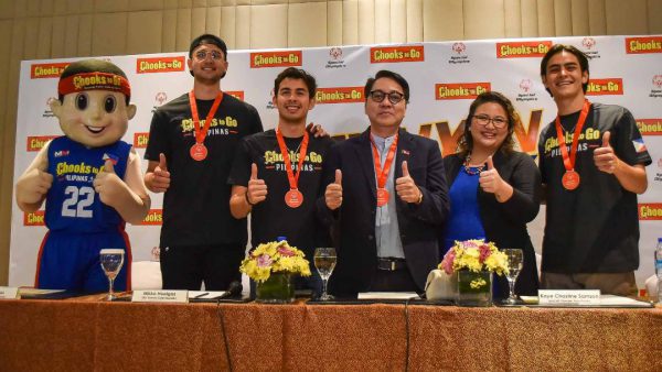 KINILALA ng BAVI ang galing at husay ng atletang Pinoy sa pagbibigay ng insentibo kina skateboarder Jaime de Lange (kanan) at pagtalaga kina basketball star Kobe Paras at triathlon champion Nikko Huelgas bilang ambassadors sa programa ng Chook-to-Go.