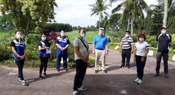 PINANGUNAHAN ni Games and Amusements Board (GAB) Medical Section Chief Dr. Radentor Viernes, kasama ang mga nurse na sina Charlemaigne Belarmino, Safety Officers Oliver Evangelista, at Janela Deauna, ang inspeksyon sa kabuuan ng Riviera Golf and Country Club na magsisilbing host sa isasagawang ‘bubble tournament’ ng Pilipinas Golf Tour Inc. sa Silang, Cavite. Nakatakda ang ‘bubble’ sa Nobyembre 16 hanggang Disyembre 17 sa Couples course.