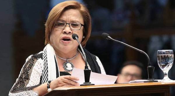 De lima, pinaiimbestigahan ang P1.61-B kontrata ng Comelec sa kompanya ni Dennis Uy